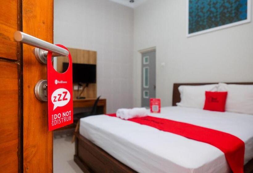 Номер Deluxe, Reddoorz Syariah Near Pascasarjana Ugm 3