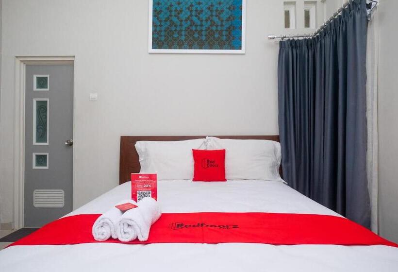 Номер Deluxe, Reddoorz Syariah Near Pascasarjana Ugm 3