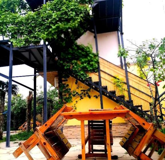 舒适三人间, Baku Black Mountain Guest House