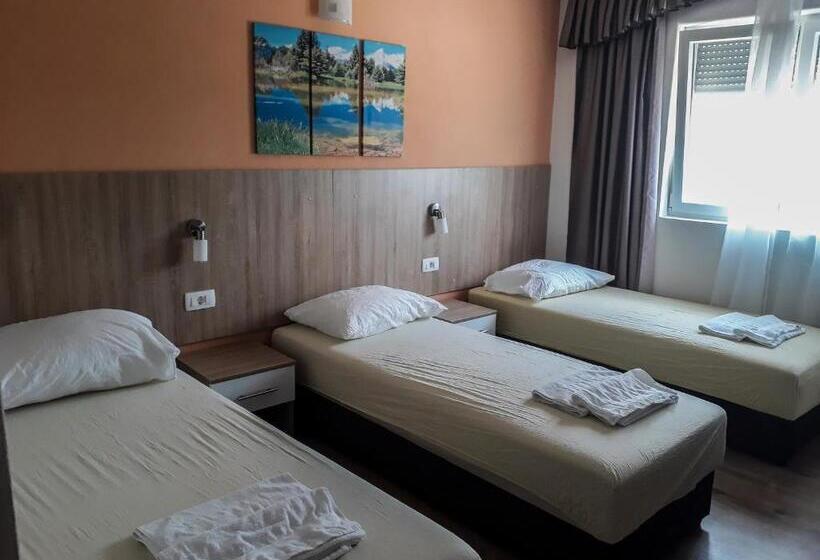 اتاق لوکس سه تخته, Guesthouse Casa Bevanda