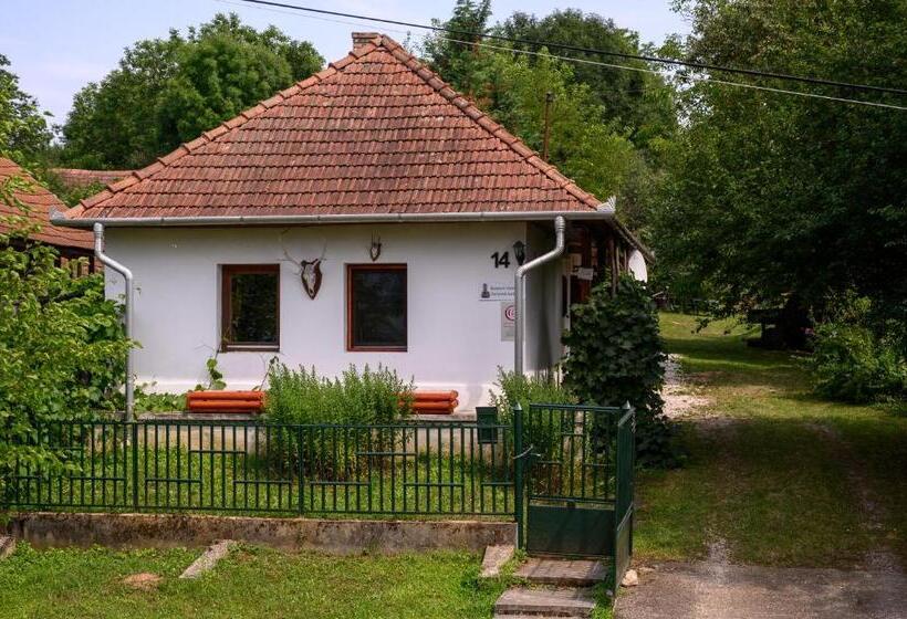 Дом 2 Спальни, Kemencés Vendégház