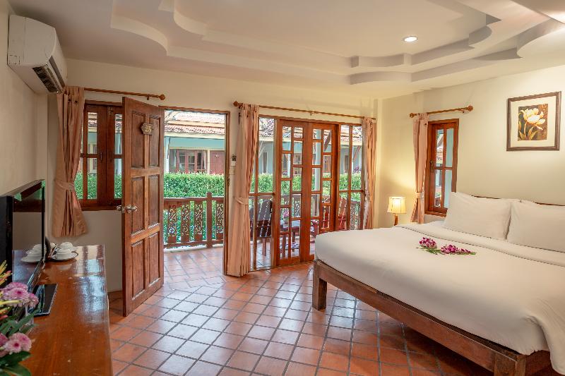 Номер Deluxe, Bangtao Village Resort   Sha