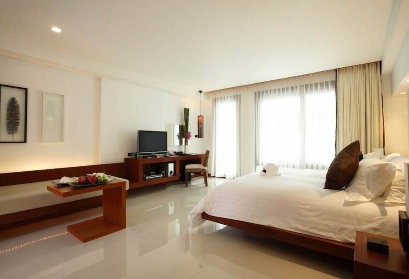풀장 전망 디럭스 룸, La Flora Resort Patong