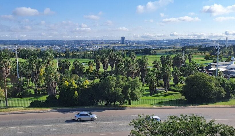 스탠다드 룸 더블 침대, Holiday Inn Express Sandton Woodmead, An Ihg