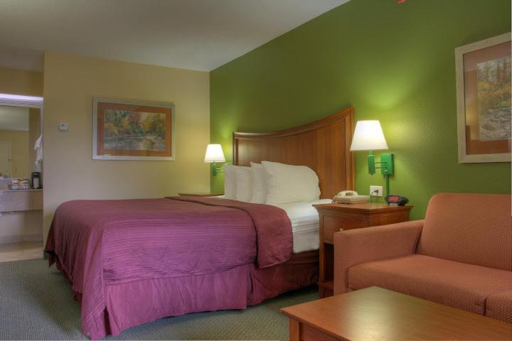 חדר סטנדרט עם מיטת קינג, Quality Inn Merchants Drive
