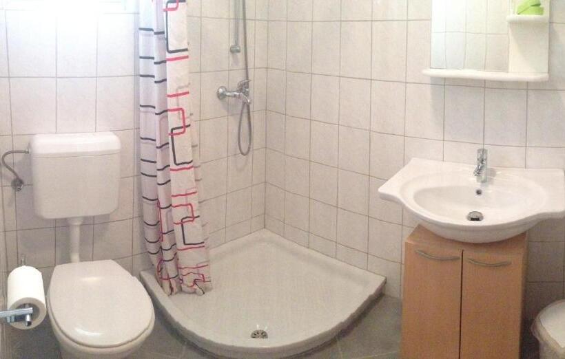 اتاق استاندارد با سرویس بهداشتی مشترک, Hacienda Bled Rooms