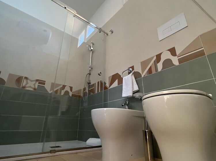 标准间, 38 Aira Hotels