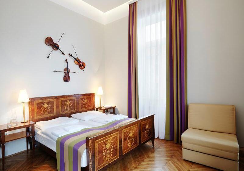 四人标准间, 38 Aira Hotels