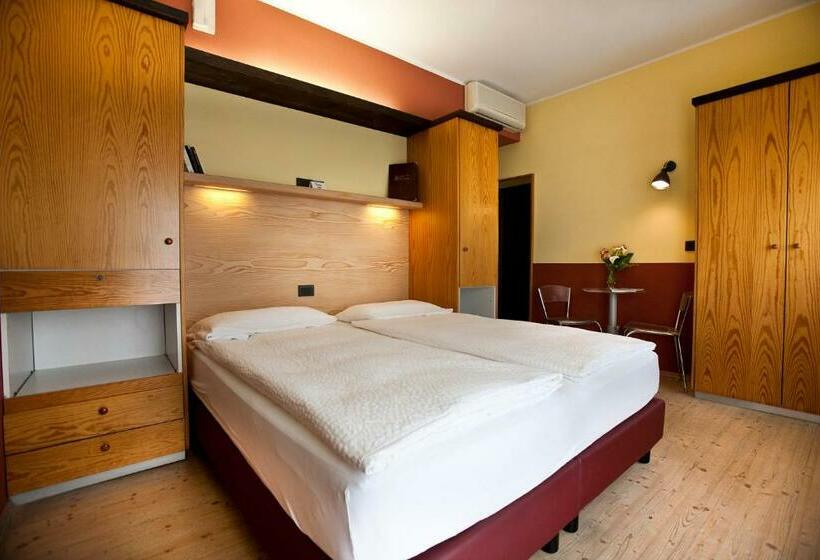 Номер Стандарт Вид на Бассейн, Ambienthotel Luna Rossa Adults Only