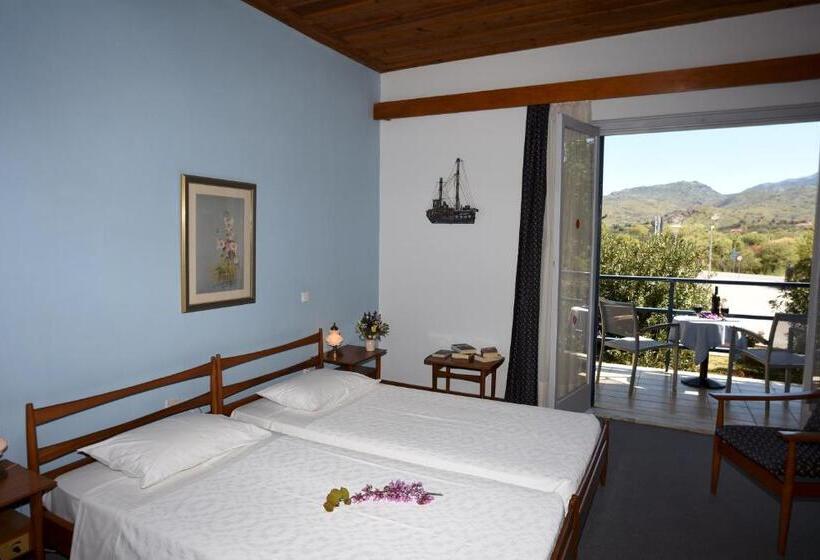 Классический Номер Вид на Сад, Delfinia Hotel & Bungalows