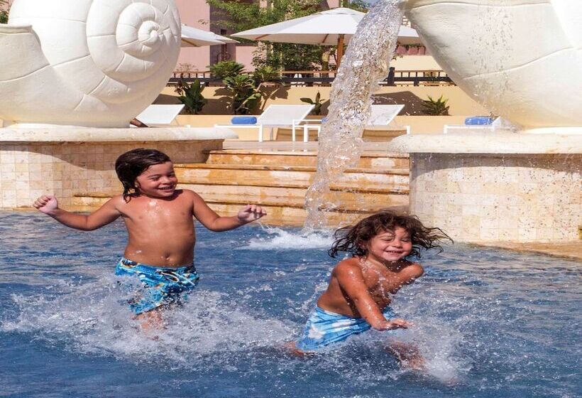 اتاق سوپریور با چشم‌انداز استخر, Movenpick Resort & Spa Tala Bay Aqaba