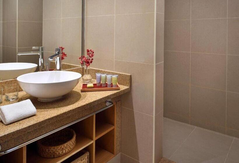 اتاق سوپریور با چشم‌انداز دریا, Movenpick Resort & Spa Tala Bay Aqaba