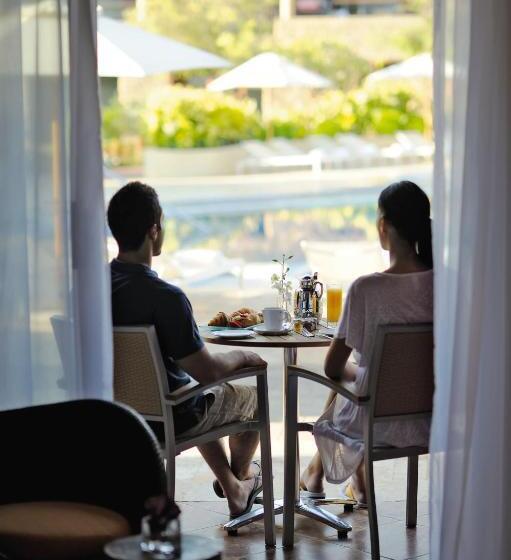 اتاق سوپریور با چشم‌انداز استخر, Movenpick Resort & Spa Tala Bay Aqaba