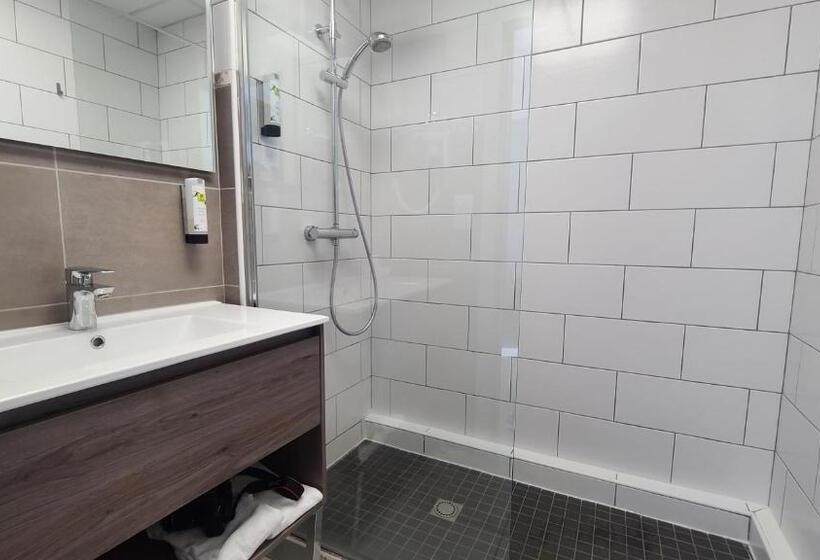 חדר סטנדרט לשלושה עם נוף לגינה, Logis Hôtel Auberge De L Allagnonette