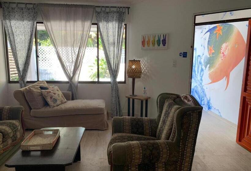 اتاق استاندارد, Joebi S House Walking Distance To Rocky Cay Beach Ideal For Families Or Groups