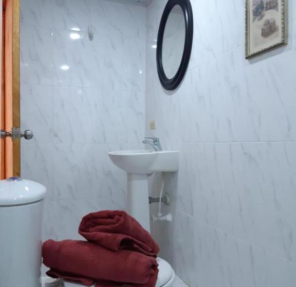 خانه 2 خوابه, Joebi S House Walking Distance To Rocky Cay Beach Ideal For Families Or Groups