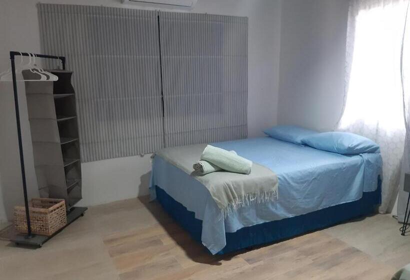 Дом 2 Спальни, Joebi S House Walking Distance To Rocky Cay Beach Ideal For Families Or Groups