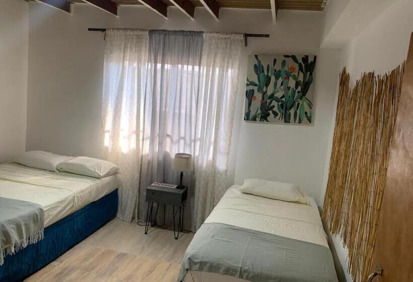 خانه 2 خوابه, Joebi S House Walking Distance To Rocky Cay Beach Ideal For Families Or Groups