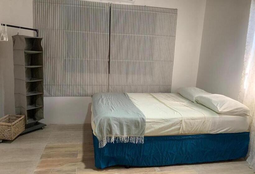 اتاق استاندارد, Joebi S House Walking Distance To Rocky Cay Beach Ideal For Families Or Groups