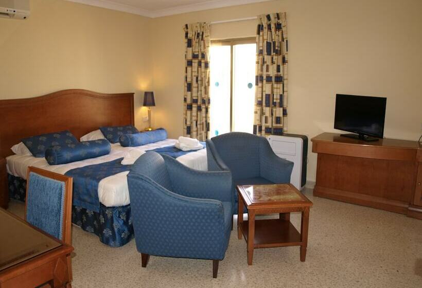 اتاق استاندارد چهارنفره با بالکن, The St. George’s Park
