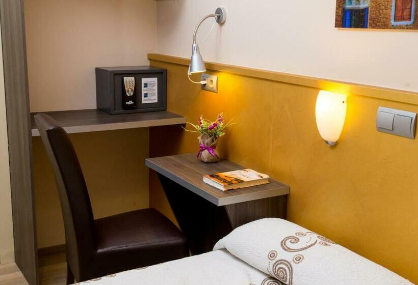 Номер Стандарт Трехместный, Hostal Barcelona