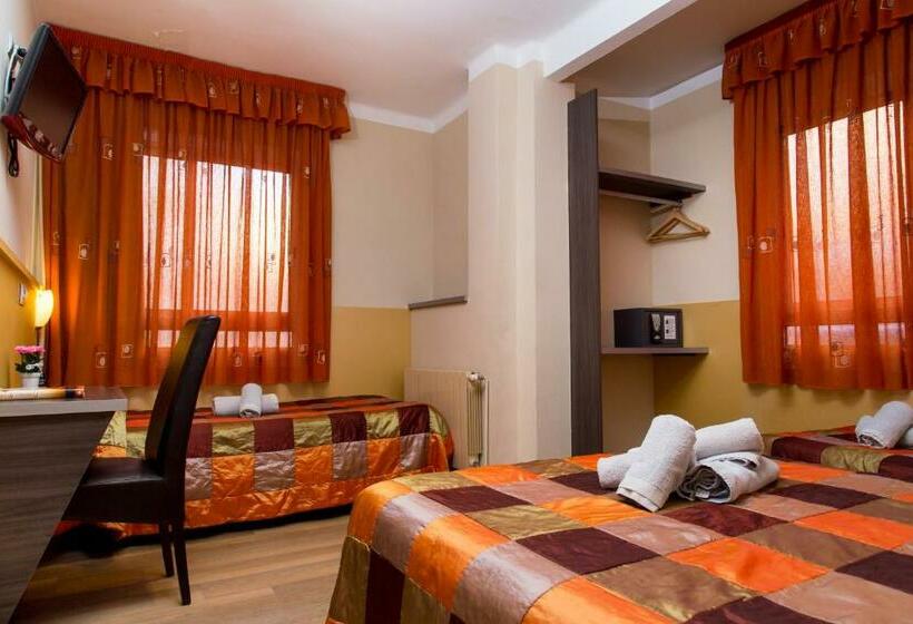 Номер Стандарт Трехместный, Hostal Barcelona