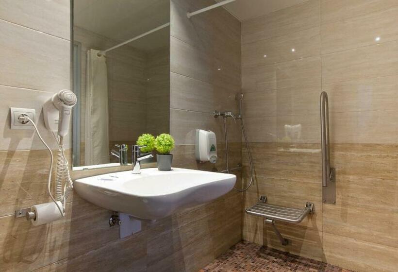 Номер Стандарт Трехместный, Hostal Barcelona