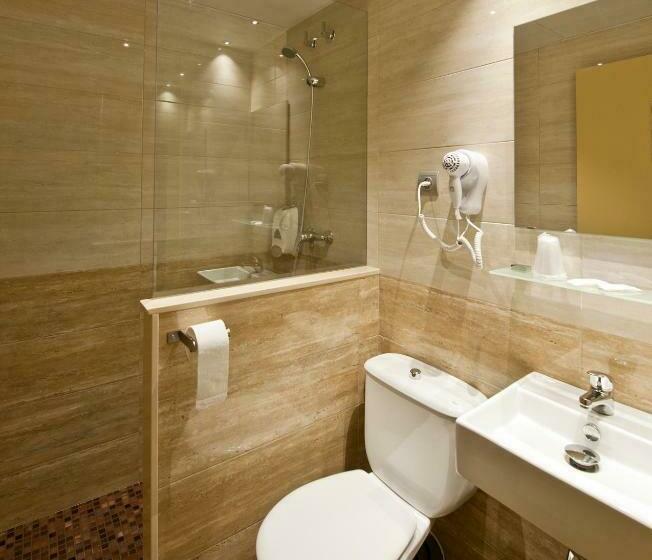 Номер Стандарт Трехместный, Hostal Barcelona