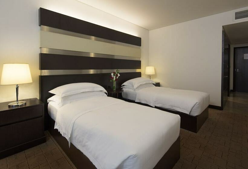 Номер Deluxe, Dubai International Hotel, Dubai Airport