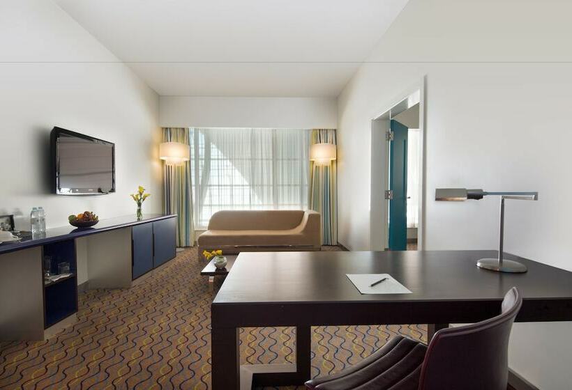 Полулюкс, Dubai International Hotel, Dubai Airport