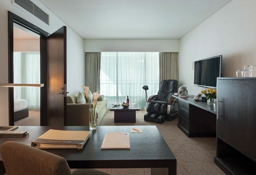 Полулюкс, Dubai International Hotel, Dubai Airport