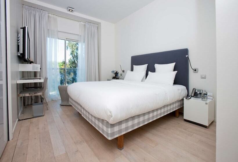 Классический Номер, Kube Saint Tropez
