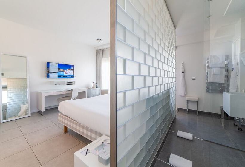 Номер Deluxe, Kube Saint Tropez