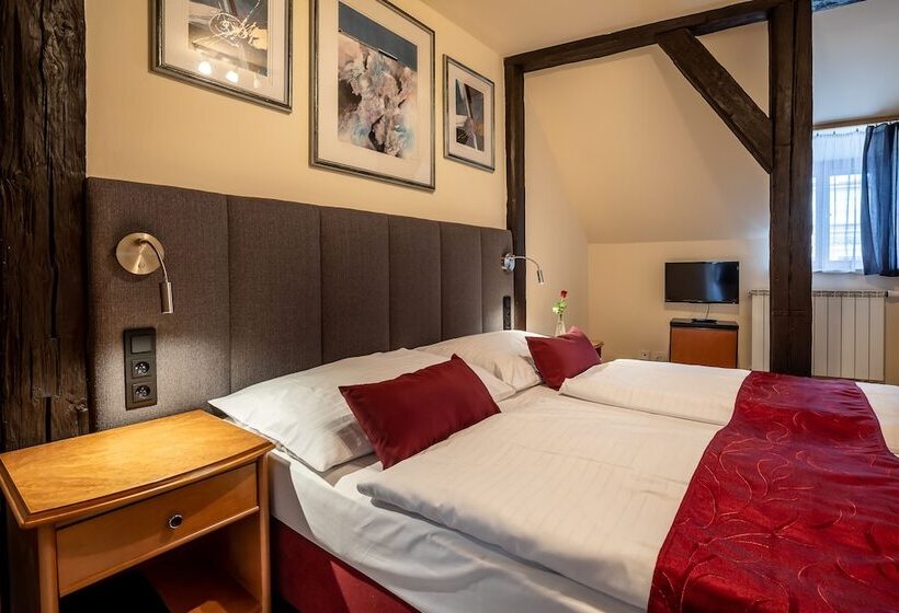 Quarto Estandar, Pension U Lilie