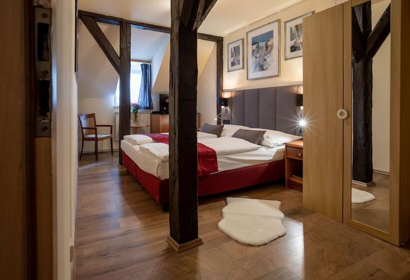 Quarto Estandar, Pension U Lilie