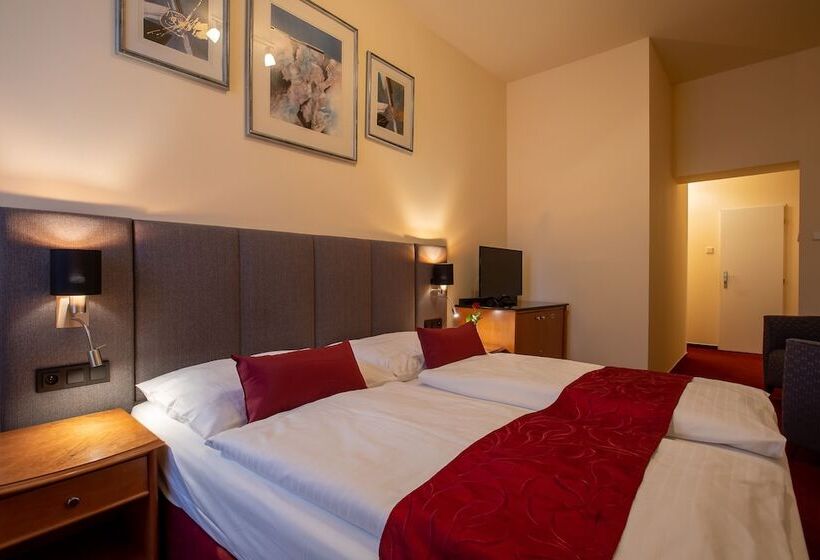 Quarto Estandar, Pension U Lilie