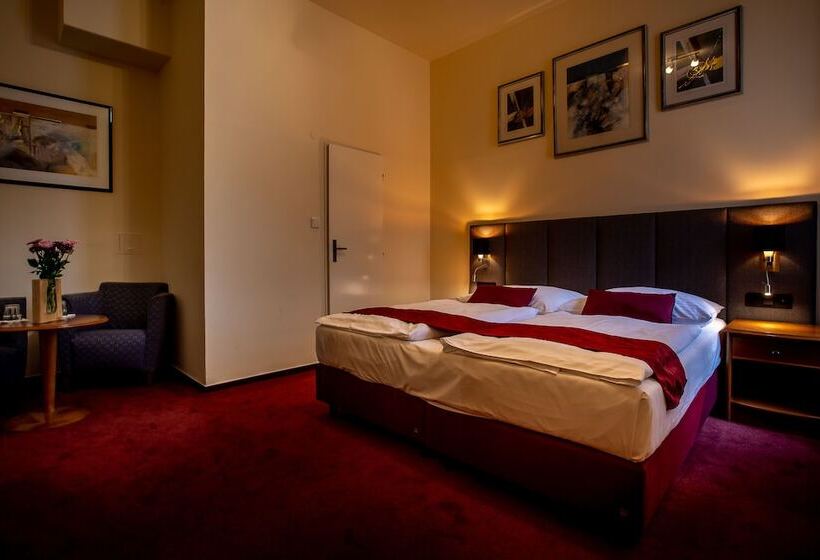 Quarto Estandar, Pension U Lilie