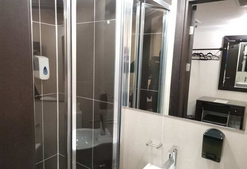 Номер Economy, The Royale Chulan Hyde Park