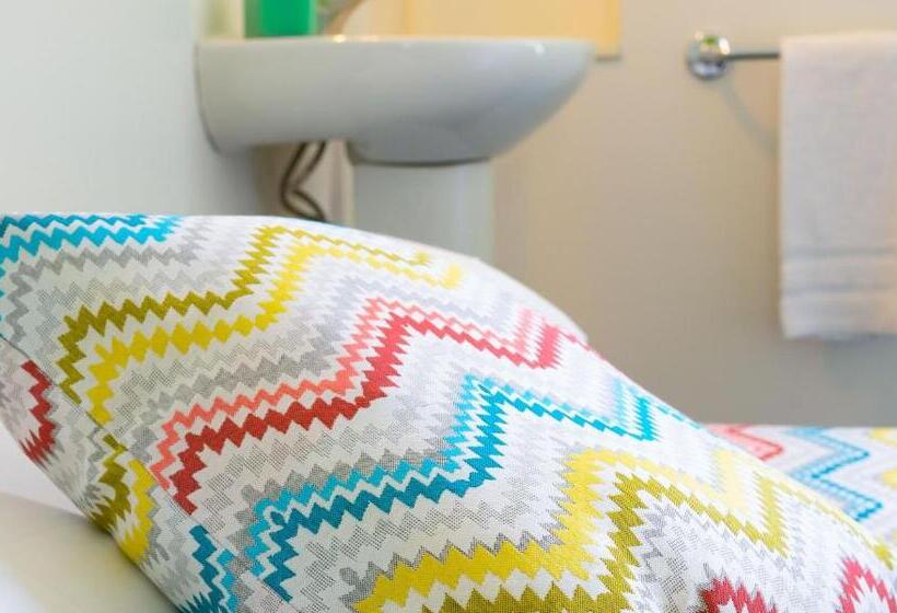 اتاق استاندارد, Central And Basic Universitat For Young Hostel