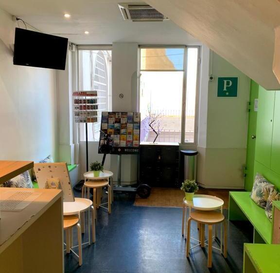 اتاق استاندارد یک نفره, Central And Basic Universitat For Young Hostel