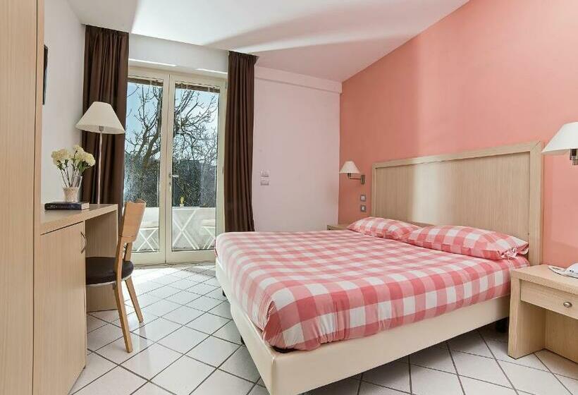 Номер Стандарт, De Maria House