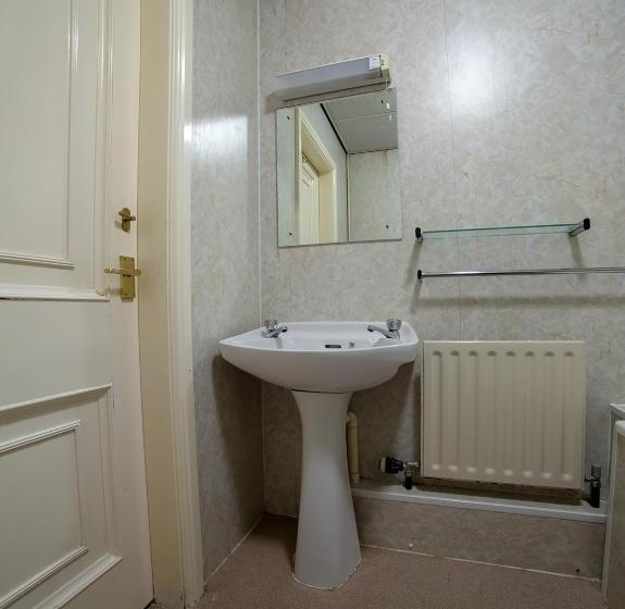 Четырехместный Номер Стандарт, George Hotel, Burslem, Stoke On Trent