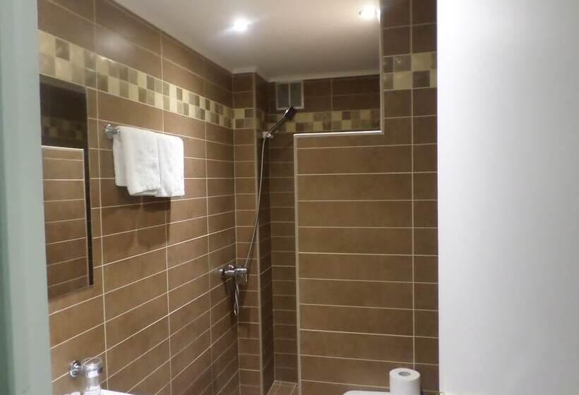 חדר סטנדרט לשלושה, Nafsika Hotel Athens Centre