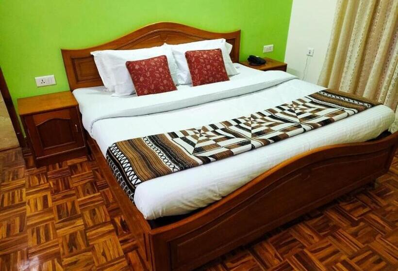 스탠다드 룸 킹사이즈 침대, Goroomgo Kalra Regency Shimla