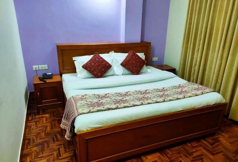 스탠다드 룸 킹사이즈 침대, Goroomgo Kalra Regency Shimla