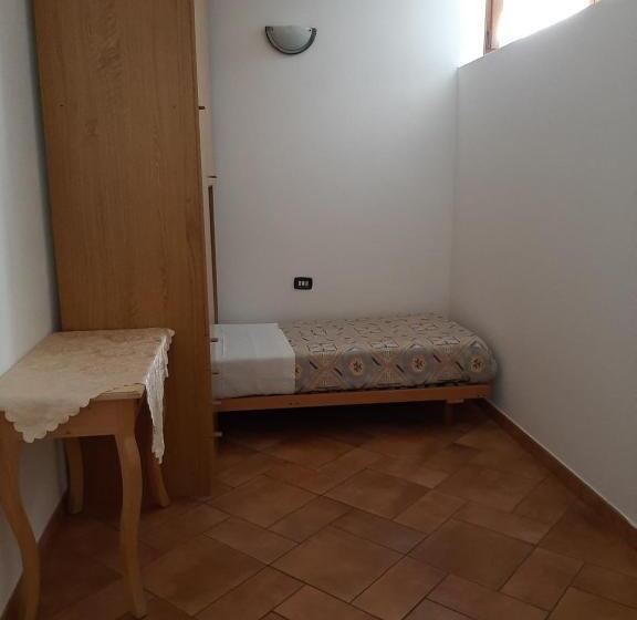 غرفة قياسية ثلاثية, Casa Vacanze Da Cinzia