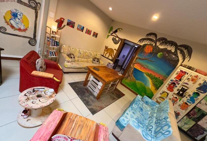 Номер Стандарт, Stray Cat Hostel