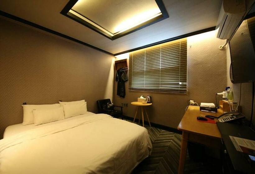 스탠다드 룸 킹사이즈 침대, H Motel