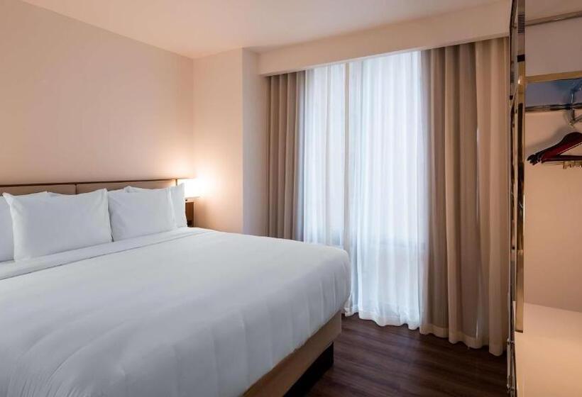 اتاق استاندارد با تخت بزرگ برای معلولان, Best Western Premier Empire State