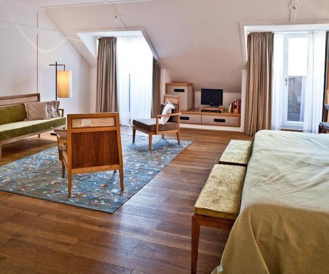 Suite, Louis